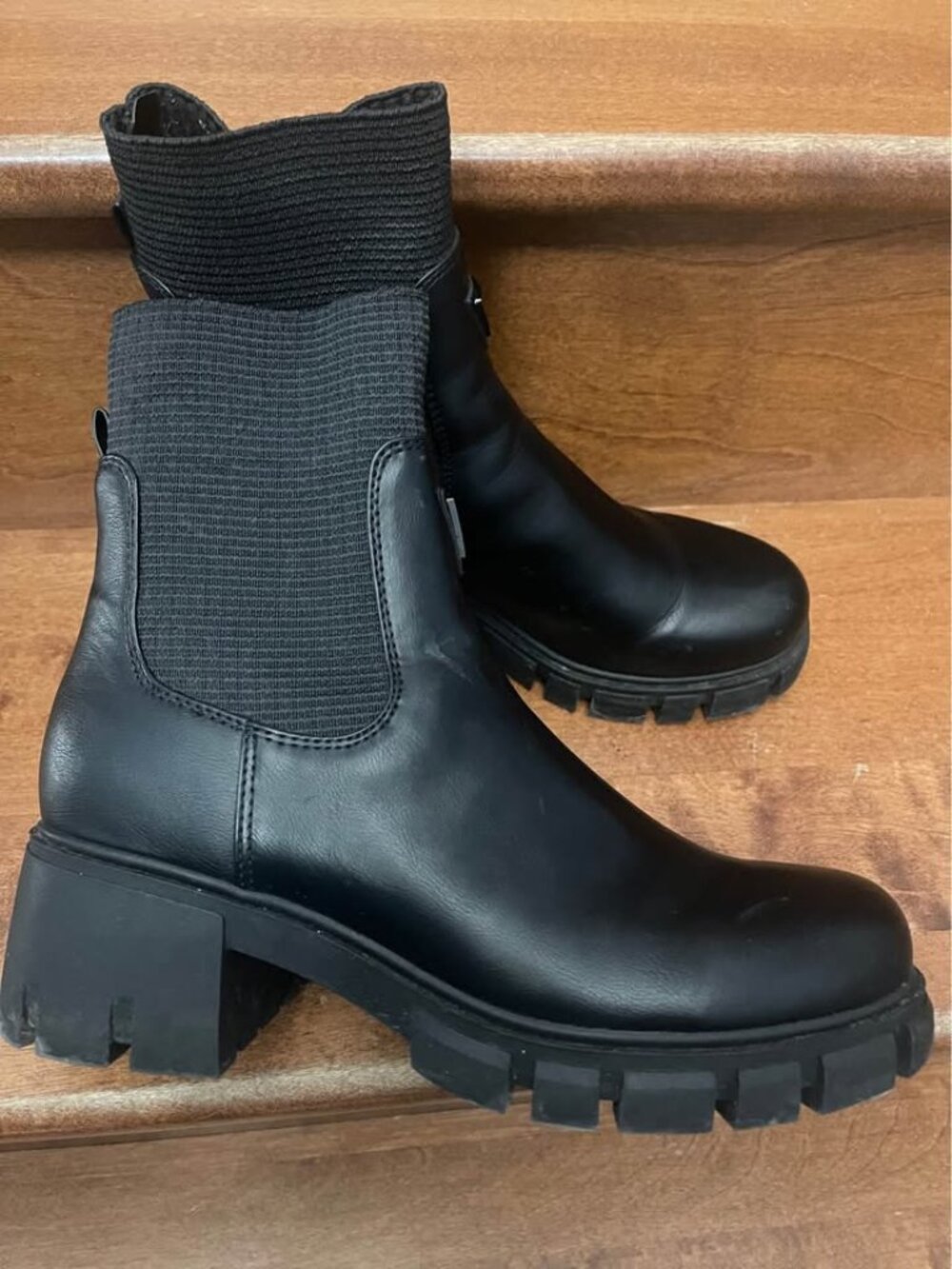 Guess Chelsea Boots